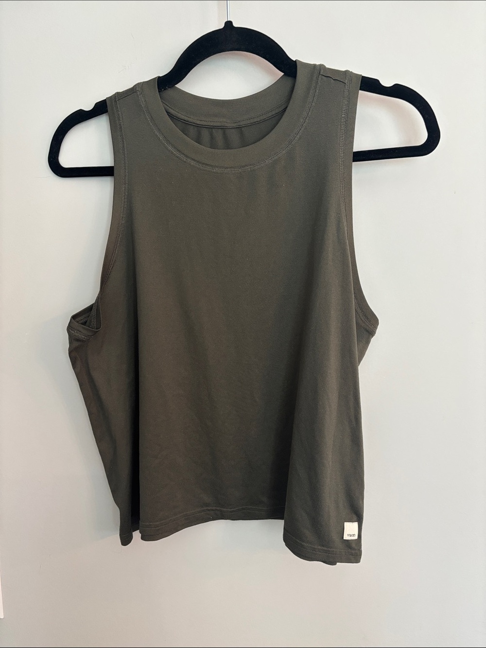 vuori Women's Olive Green Sleeveless Tank Top